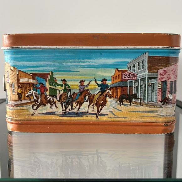 HOST PICK 🎉🎉🎉🎉🎉🎉🎉🎉🎉Gunsmoke Lunchbox - Picture 5 of 12
